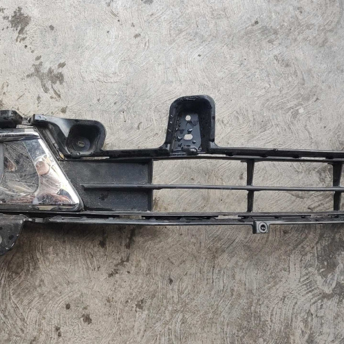Rejilla Faro Neblina Derecho Parachoque Delantero Toyota Roraima Land Cruiser Lc200 2016 / 2017 / 2018 / 2019 #1317
