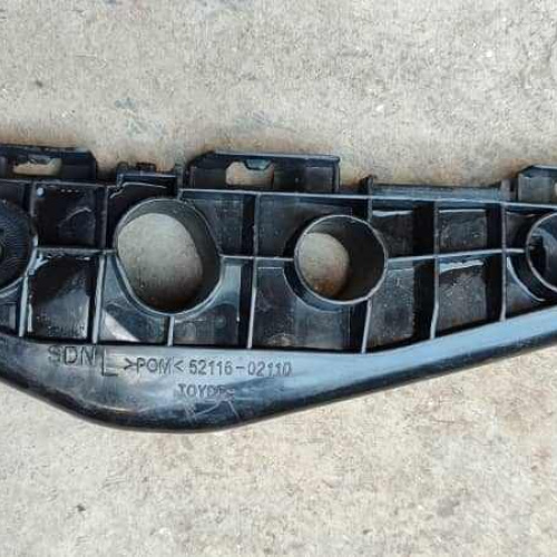 Base Original Izquierda Parachoque Delantero Toyota Corolla 2009 / 2010 / 2011  #1373