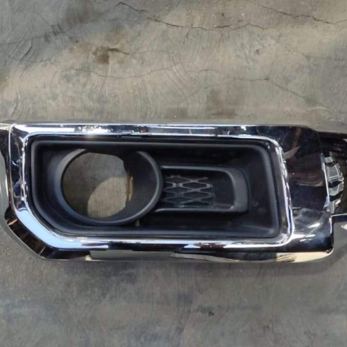 Tapa Faro de Neblina Derecho Toyota 4runner Limited 2014 / 2015 / 2016 / 2017 / 2018 / 2019 / 2020 / 2021 / 2022 / 2023 #047