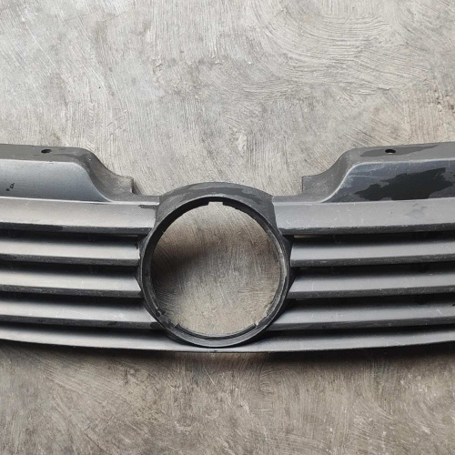 Parrilla Frontal Volkswagen Gol Parati Saveiro 2002 / 2003 / 2004 / 2005  #1057