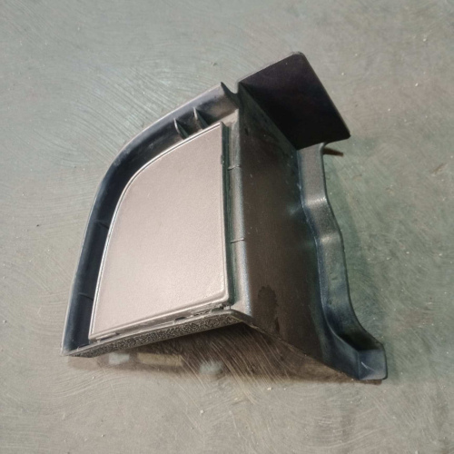 Tapa Derecha Parachoque Toyota Hilux 2006 / 2007 / 2008 #202