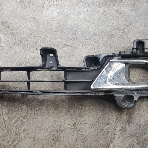 Rejilla Faro Neblina Izquierdo Parachoque Delantero Toyota Roraima Land Cruiser Lc200 2016 / 2017 / 2018 / 2019 #1318