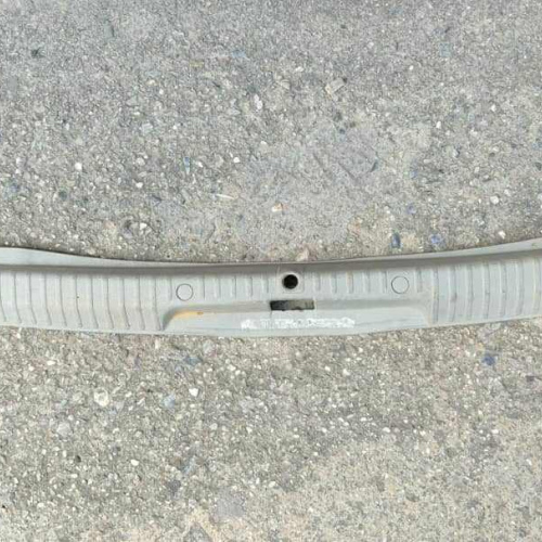 Moldura Inferior Central Compuerta Renault Scenic  #1540