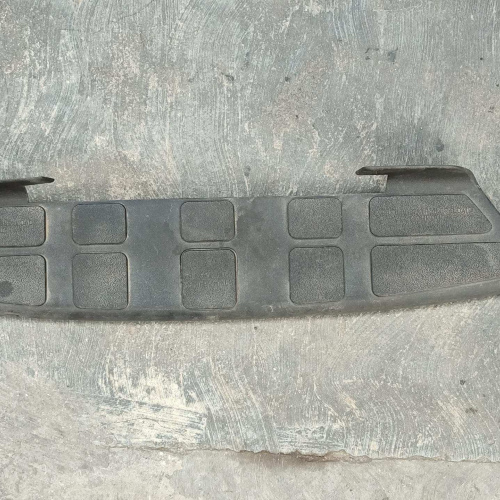 Goma Inferior Parachoque Trasero Chevrolet Blazer 1998 / 2000 / 2001 / 2002 / 2003 #1431