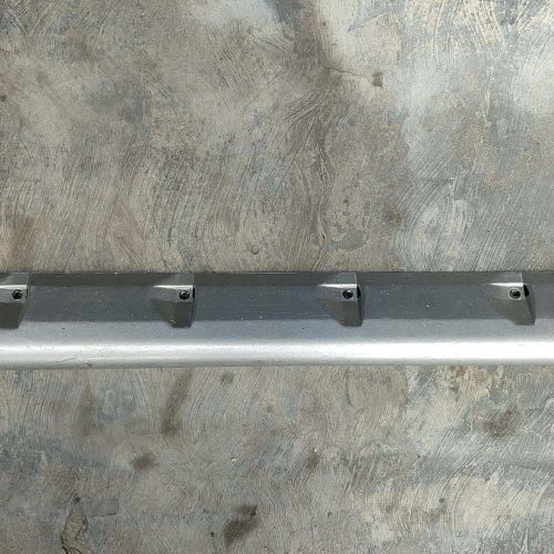 Estribo Izquierdo Mitsubishi Montero 1999 / 2000 / 2001 / 2002 / 2003 / 2004 / 2005 / 2006 #1433