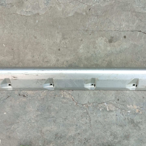 Estribo Derecho Mitsubishi Montero 1999 / 2000 / 2001 / 2002 / 2003 / 2004 / 2005 / 2006 #1429