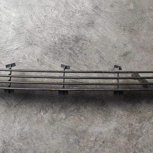 Rejilla Parachoque Delantero Ford Fiesta 1996 / 1997 / 1998 / 1999 Con Detalle  #1068